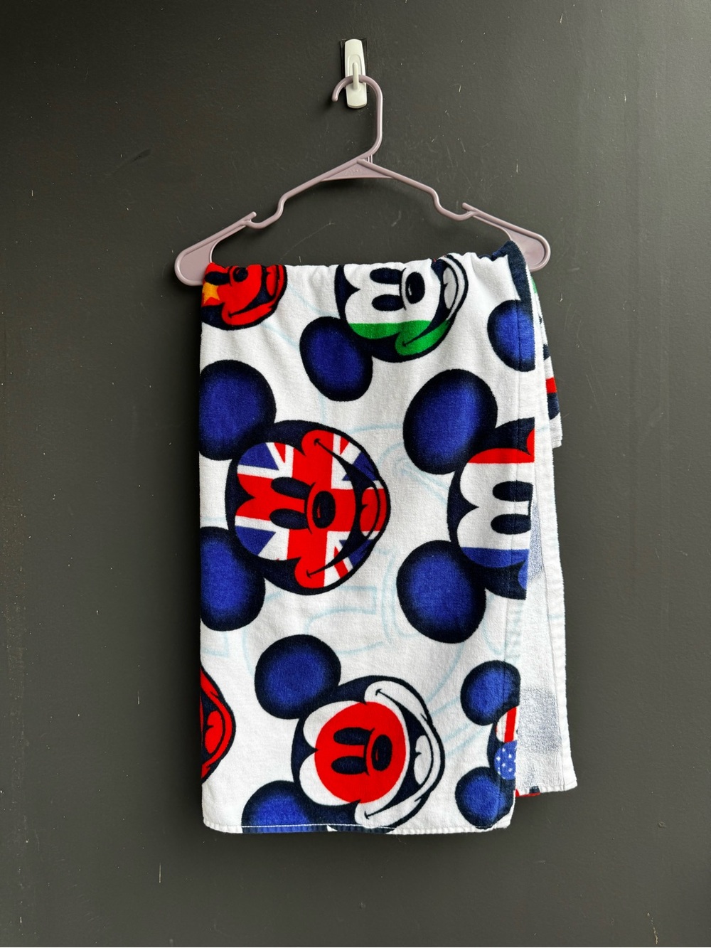 Disney Epcot  "One Mouse One World" Mickey mouse beach towel